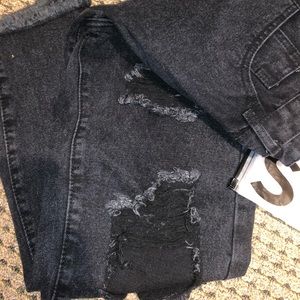 Black ripped jeans SHEIN
